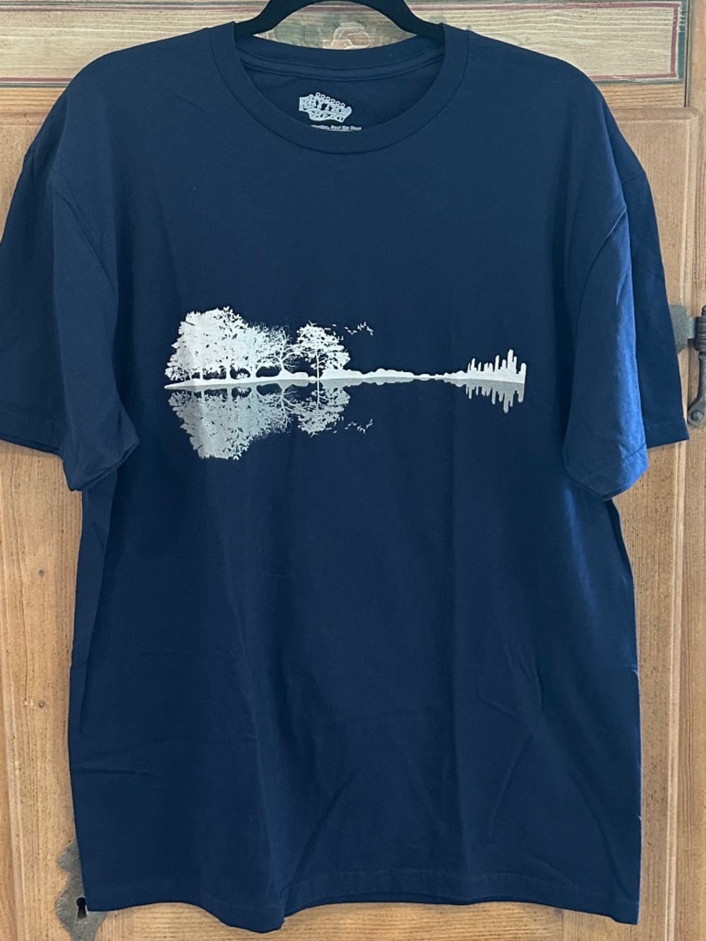 Unisex - RHYTHM AND BEAT - Navy Forest Guitar Short-Sleeve T-Shirt - Size L